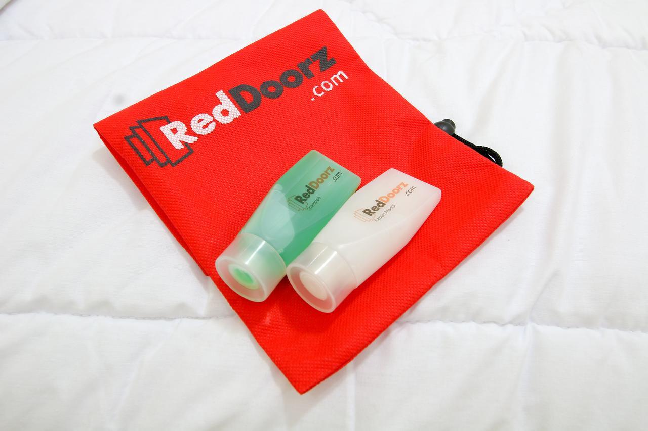 RedDoorz Plus @ Maguwo Kalasan Exterior foto