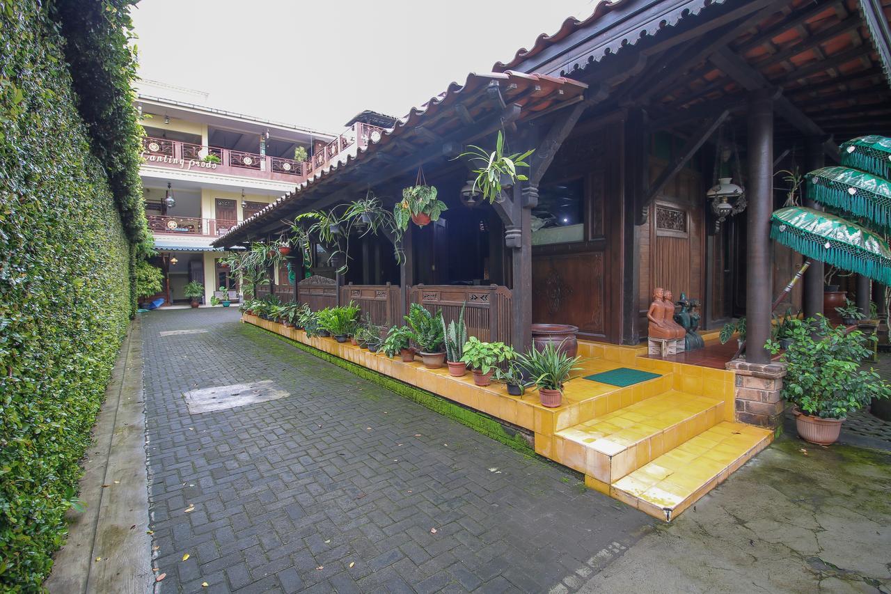 RedDoorz Plus @ Maguwo Kalasan Exterior foto