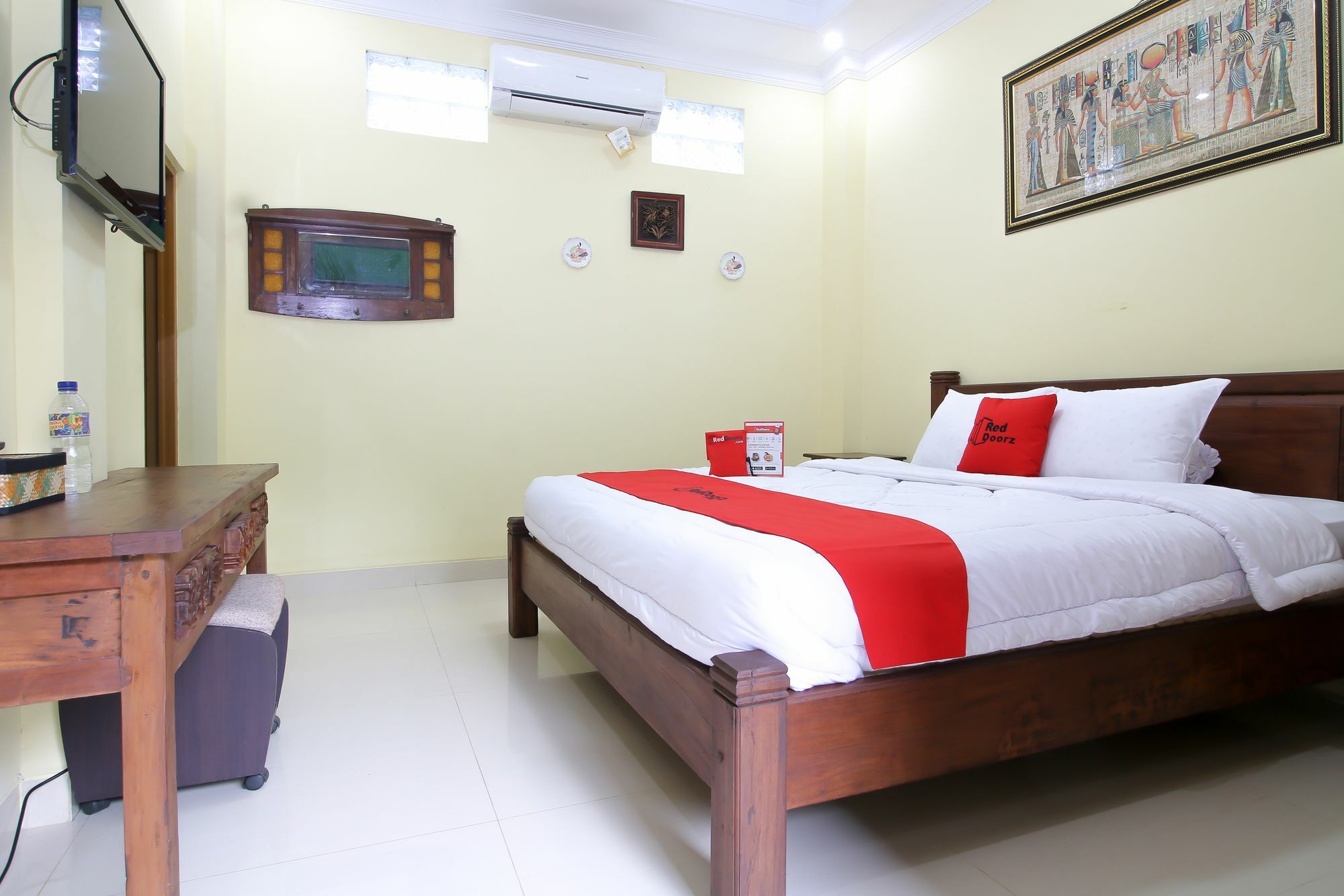 RedDoorz Plus @ Maguwo Kalasan Exterior foto