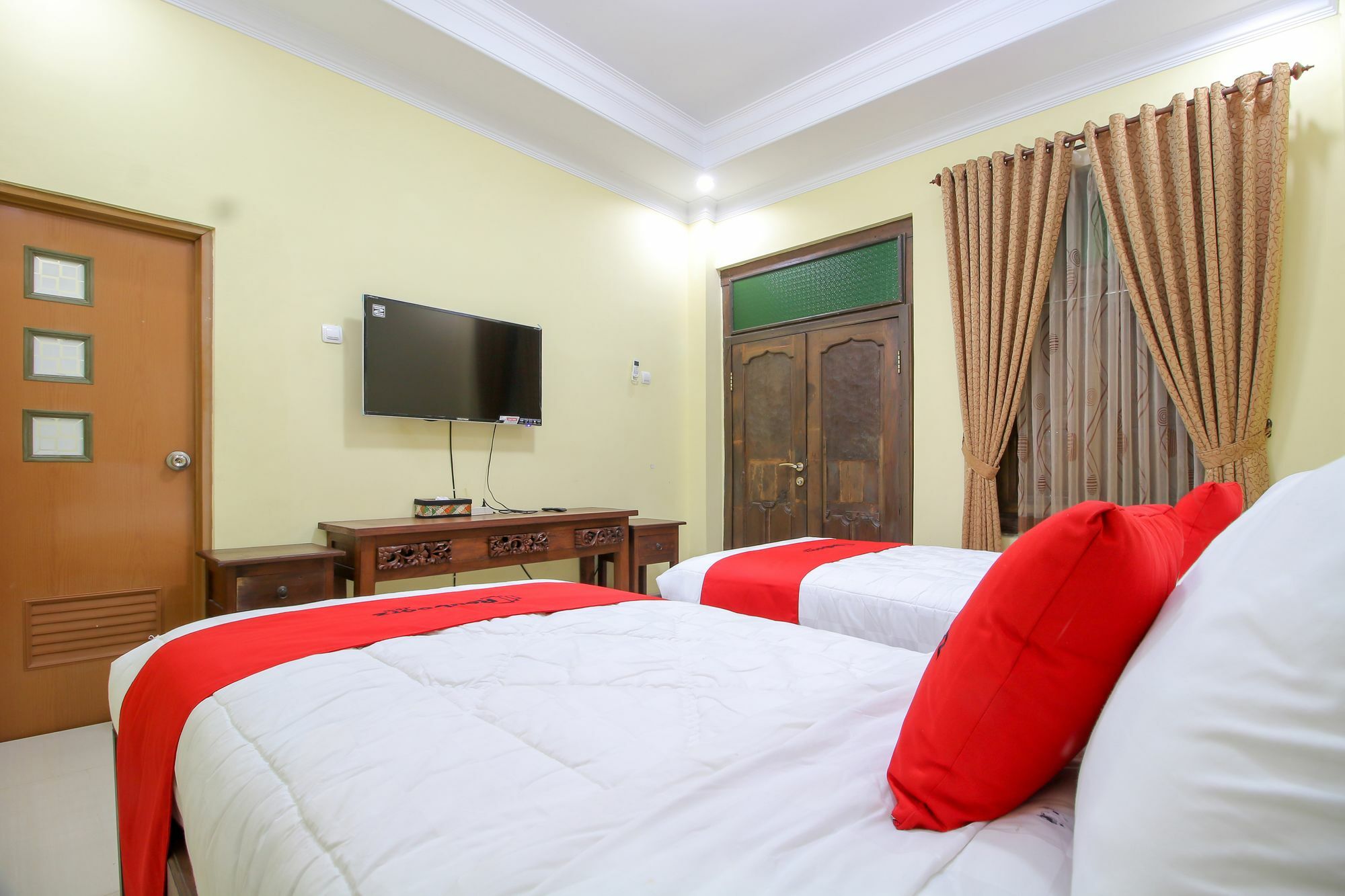 RedDoorz Plus @ Maguwo Kalasan Exterior foto