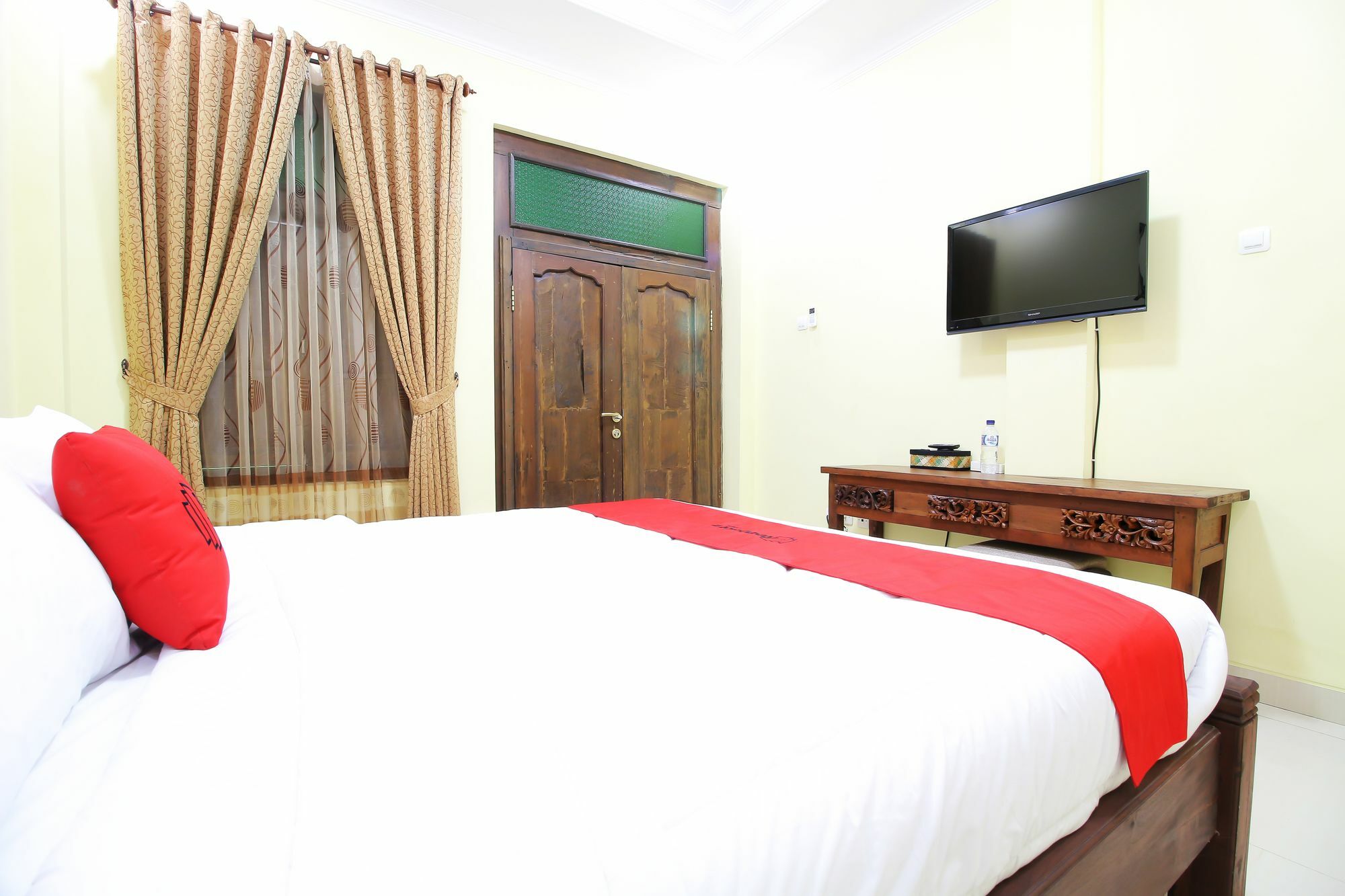 RedDoorz Plus @ Maguwo Kalasan Exterior foto
